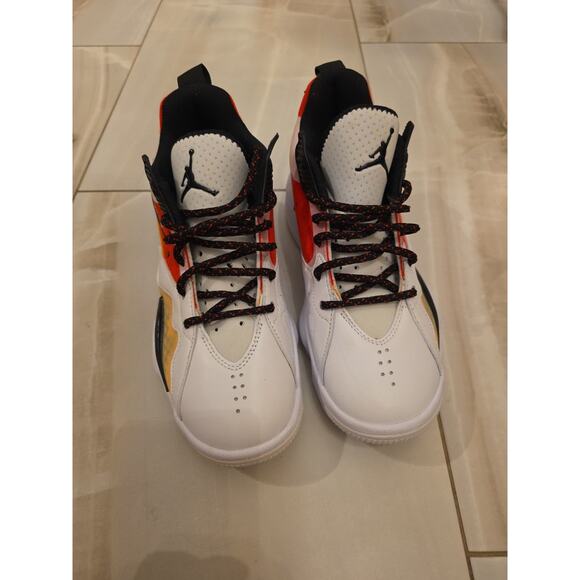 Nike Jordan Zoom ‘92 Women's Size 9 White Black Siren Red Yellow CK9184-102 - Picture 4 of 16